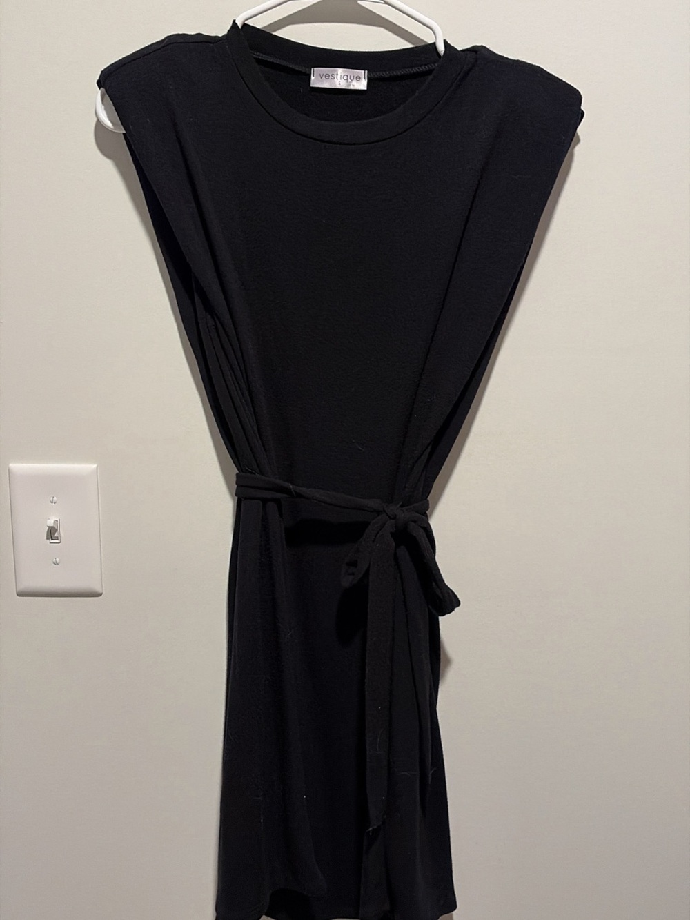 vestique Black Sleeveless Belted Midi Dress with Tie Waist